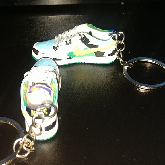 Nike sb X Ben & Jerry's key chain (limited) - Picture 3 of 4